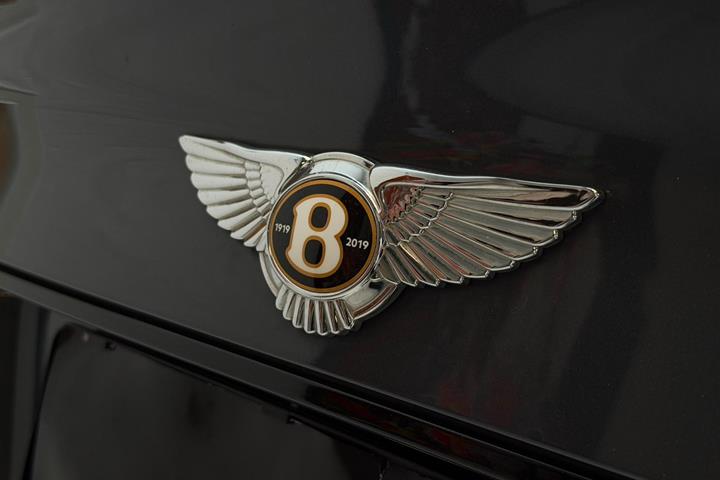 Grå Bentley Bentayga fra 2020