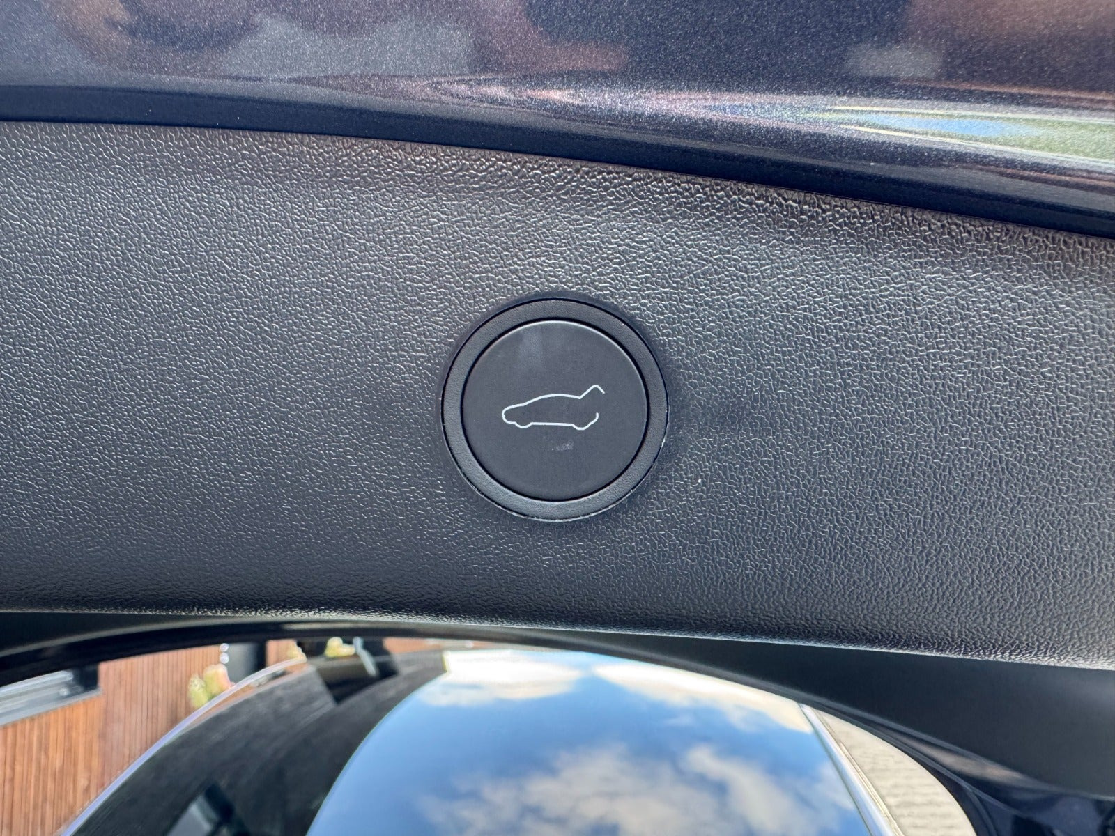 Grå Tesla Model 3 fra 2023