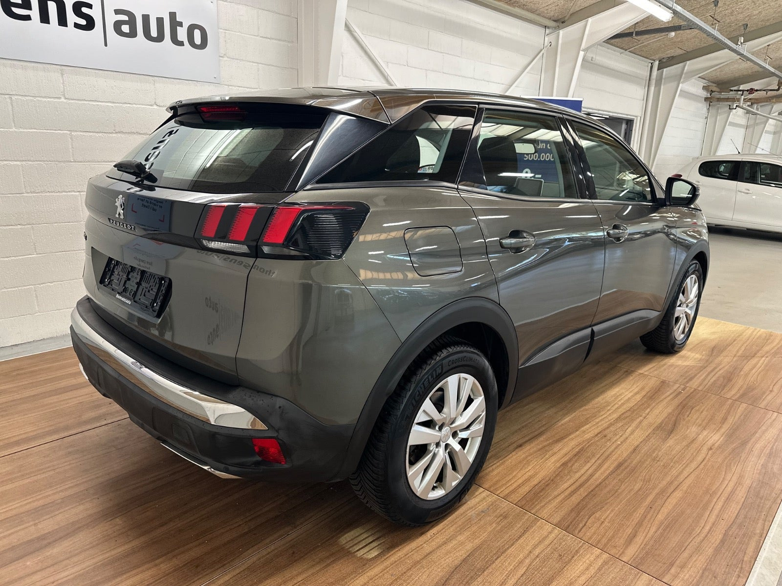 Grå Peugeot 3008 fra 2019