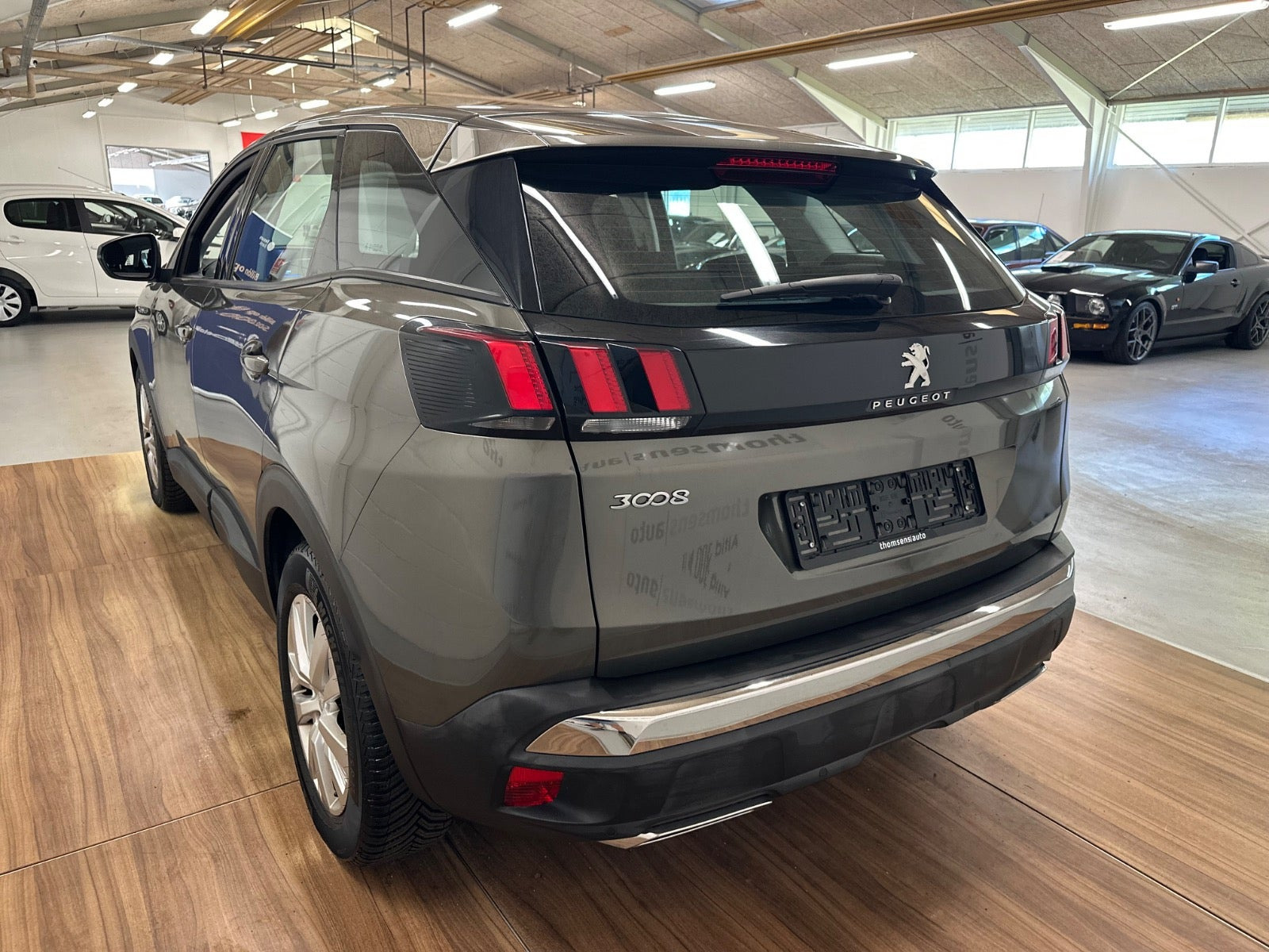 Grå Peugeot 3008 fra 2019