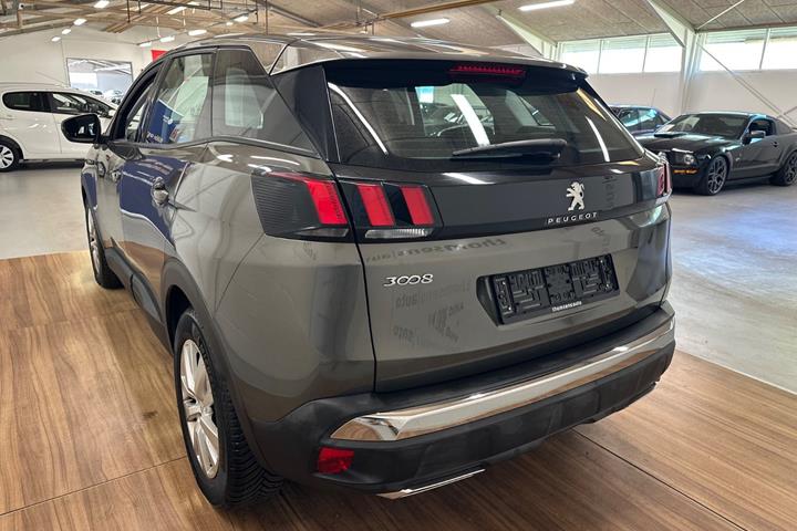 Grå Peugeot 3008 fra 2019