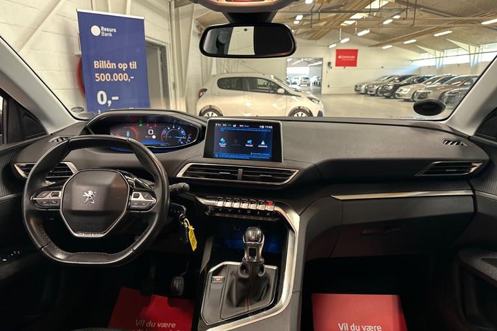 Grå Peugeot 3008 fra 2019