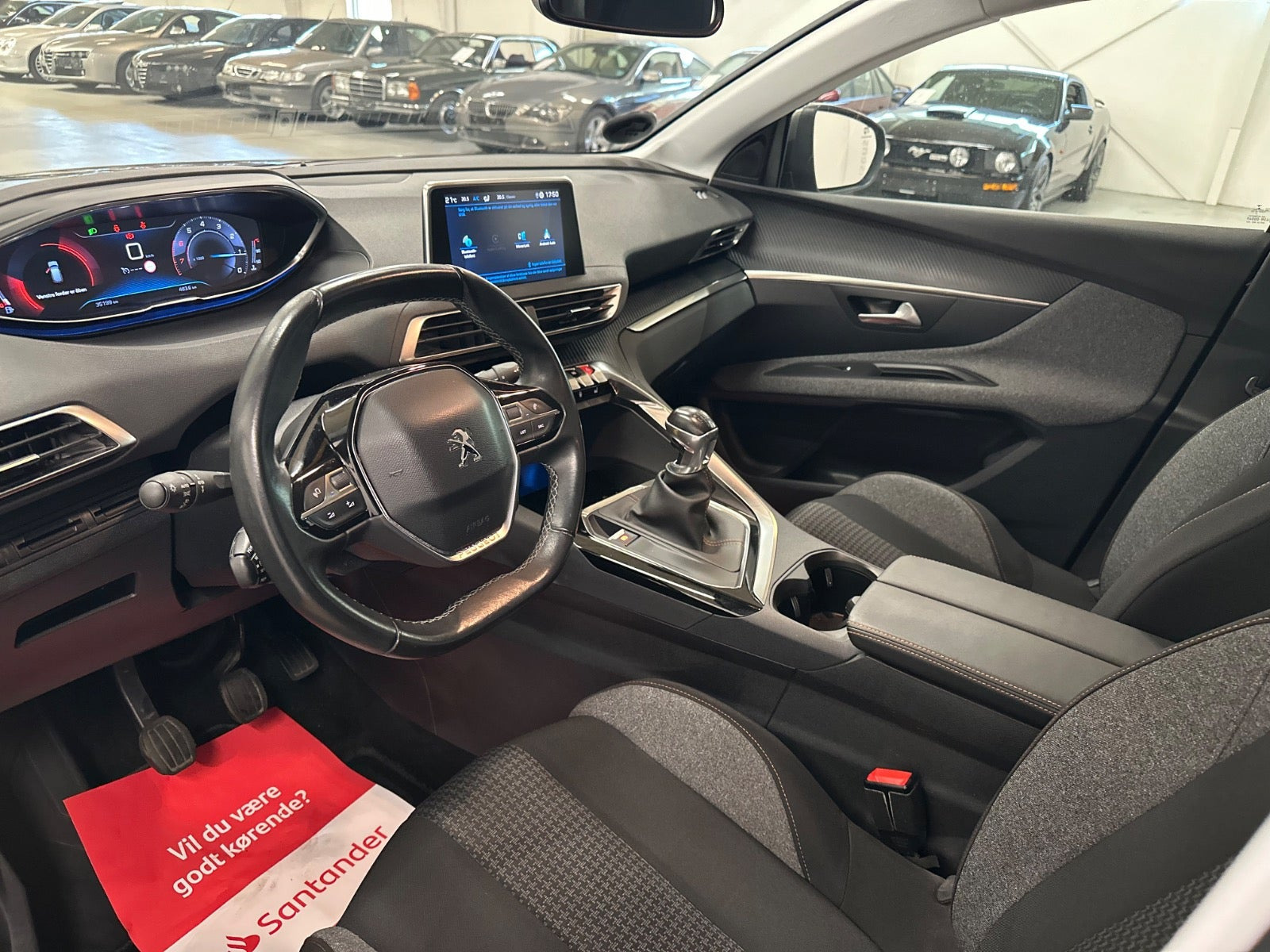 Grå Peugeot 3008 fra 2019