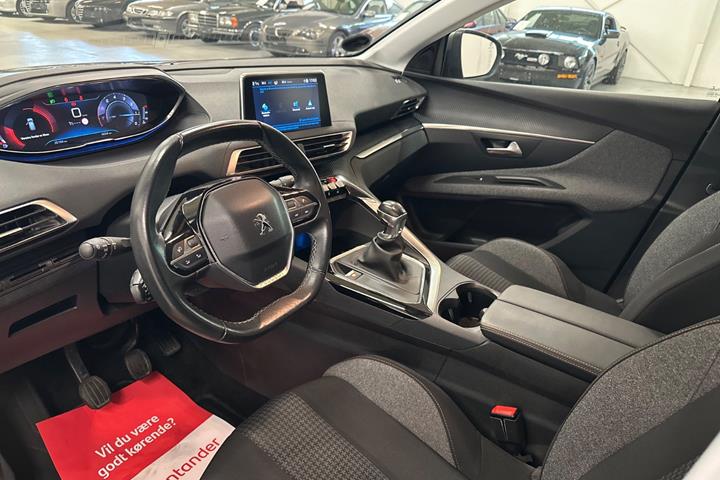 Grå Peugeot 3008 fra 2019