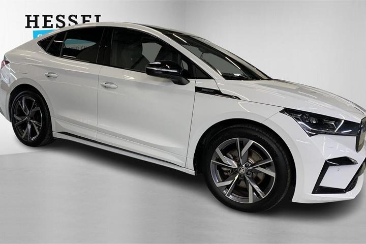 Hvid Skoda Enyaq fra 2023