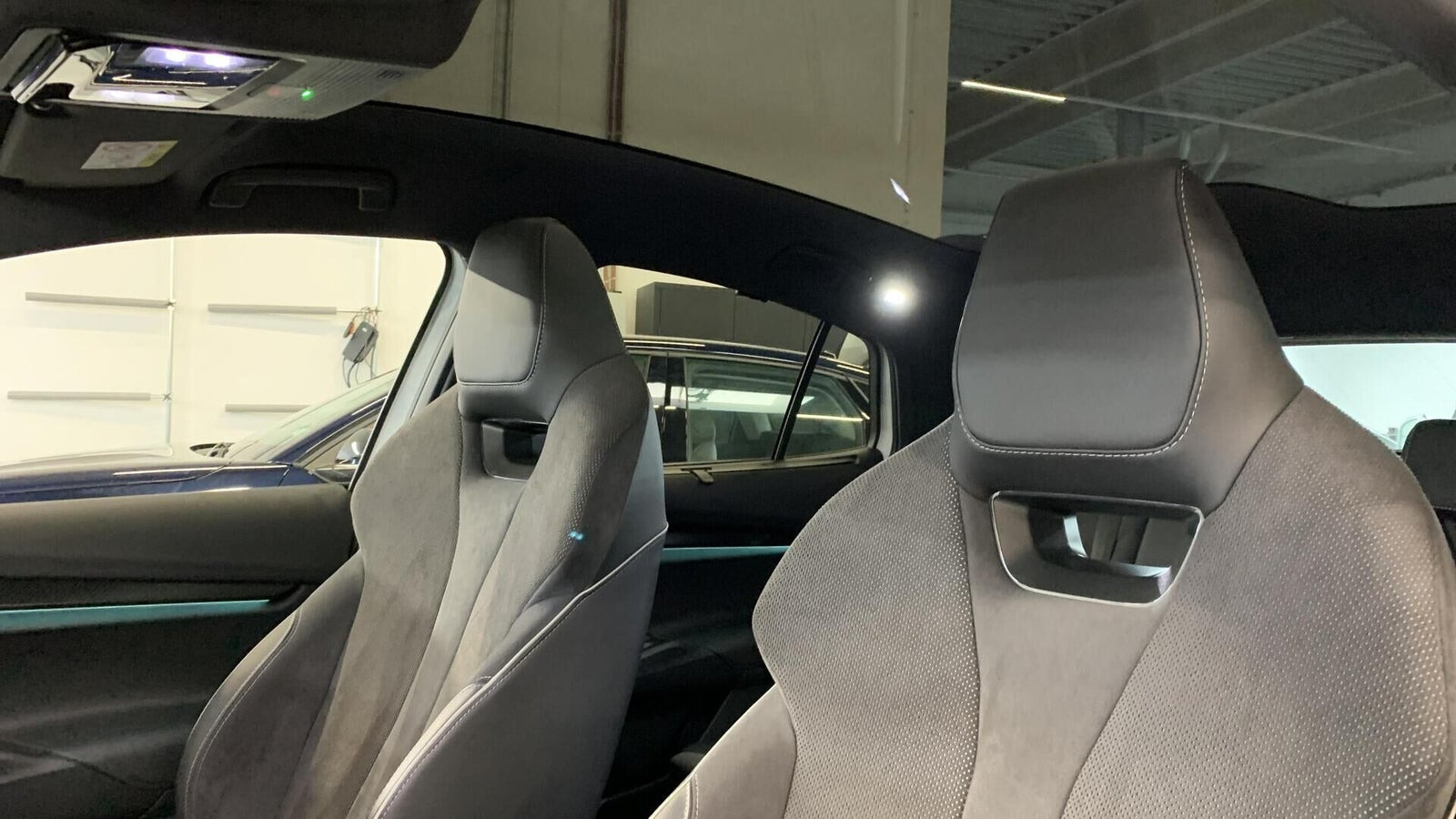 Hvid Skoda Enyaq fra 2023