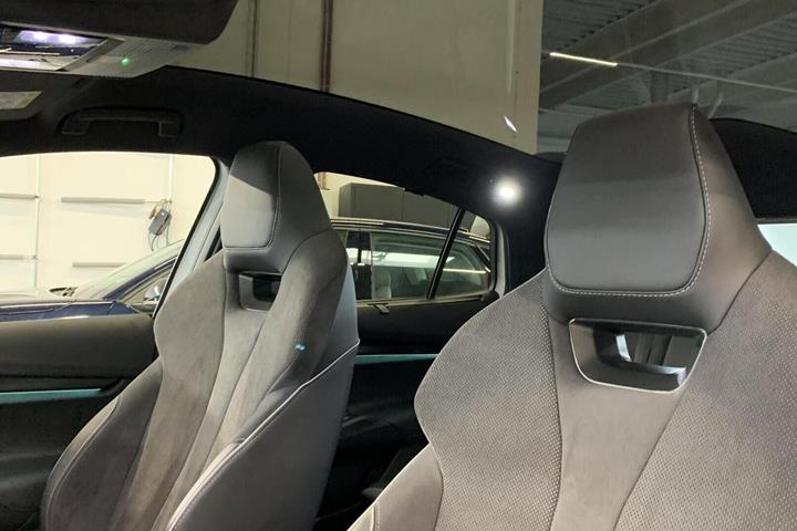 Hvid Skoda Enyaq fra 2023