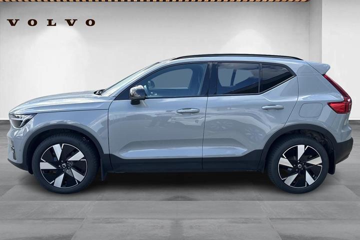 Grå Volvo EX40 fra 2025