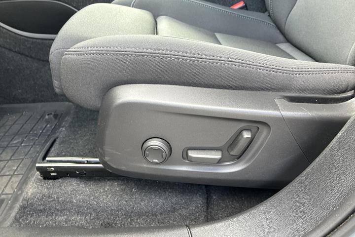 Grå Volvo EX40 fra 2025