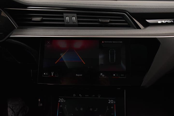 Grå Audi Q8 e-tron fra 2023