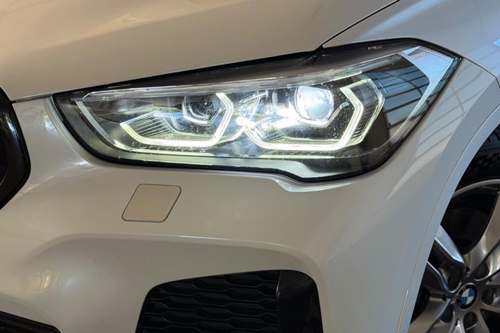 Hvid BMW X1 fra 2021
