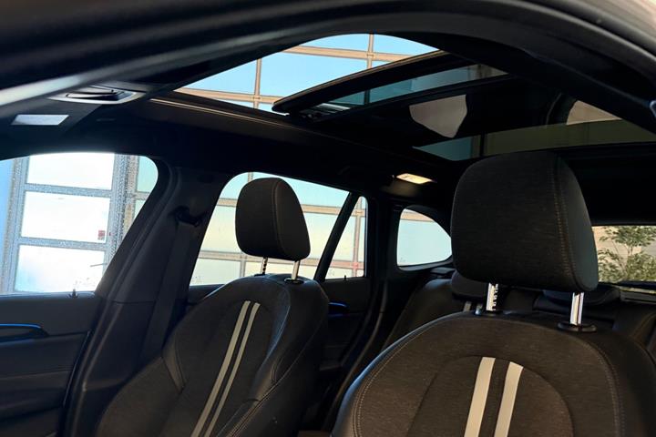 Hvid BMW X1 fra 2021
