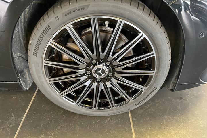 Sort Mercedes CLA250+ fra 2025