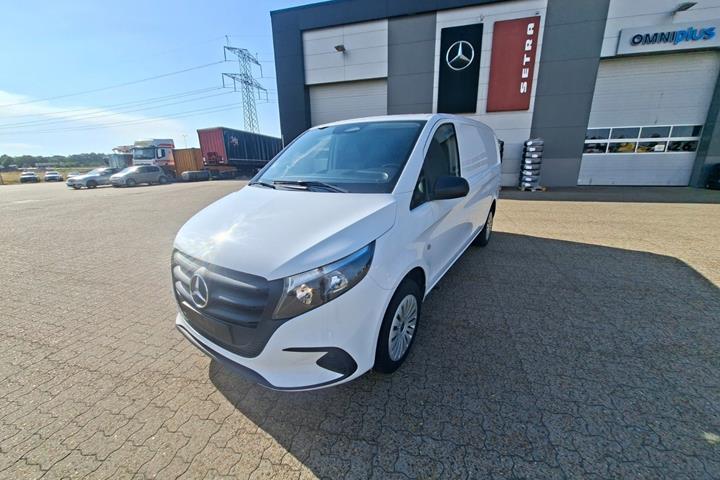 Hvid Mercedes Vito 114 fra 2024