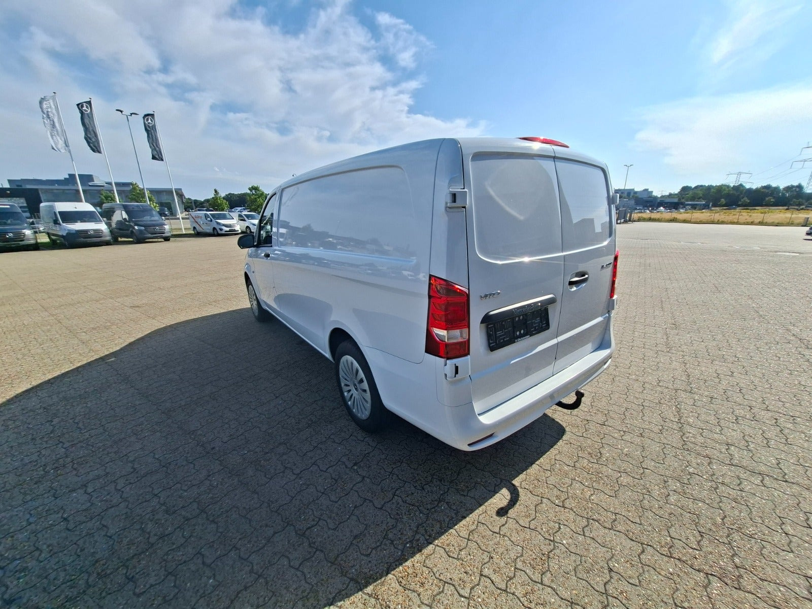Hvid Mercedes Vito 114 fra 2024
