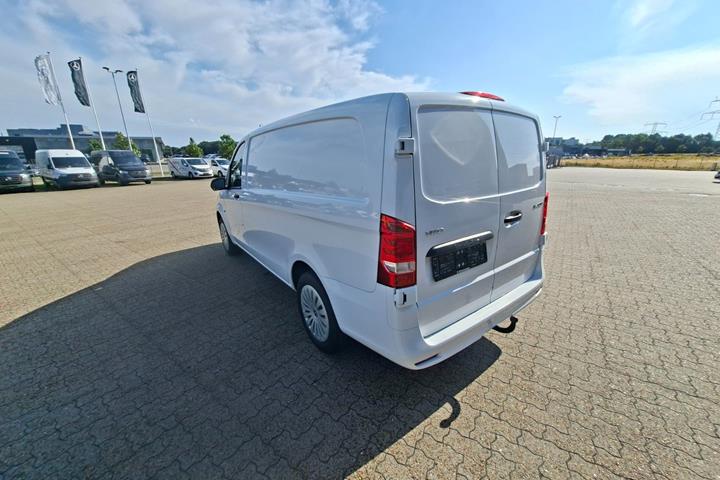 Hvid Mercedes Vito 114 fra 2024