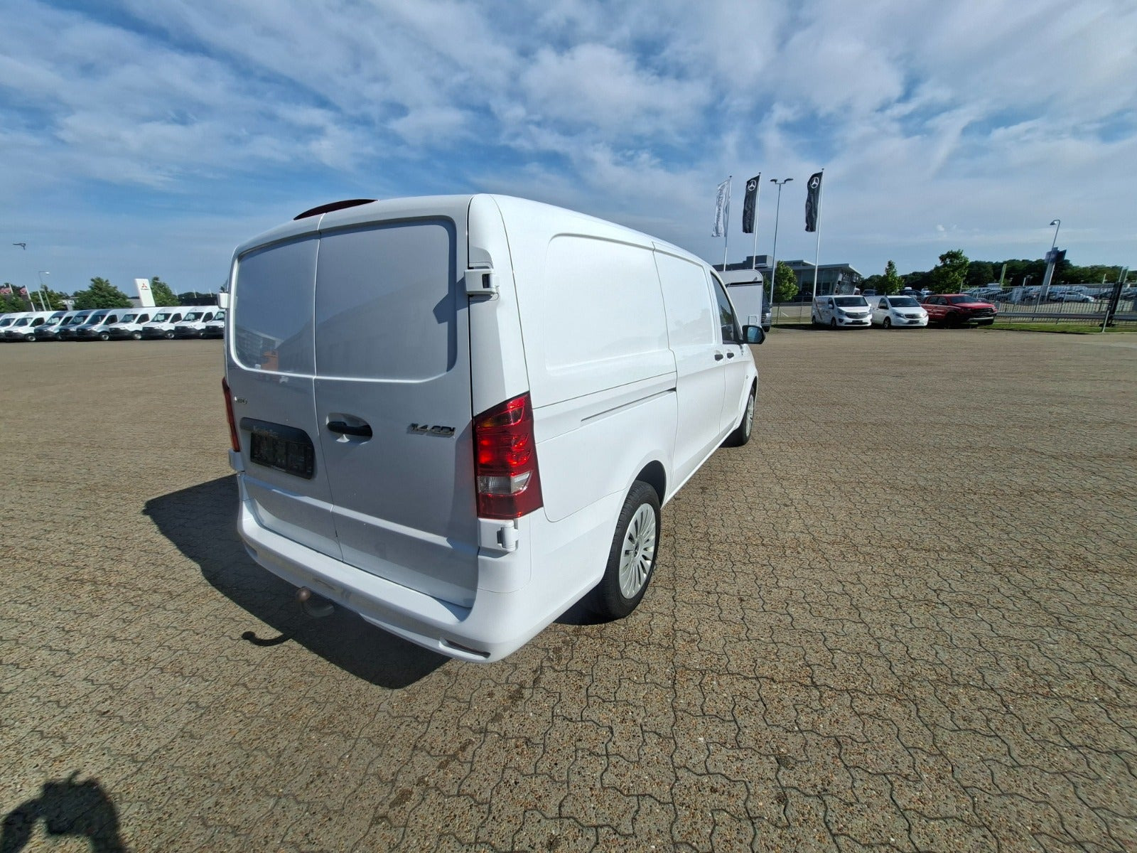 Hvid Mercedes Vito 114 fra 2024