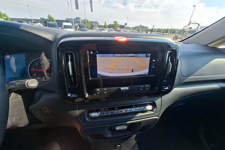 Hvid Mercedes Vito 114 fra 2024