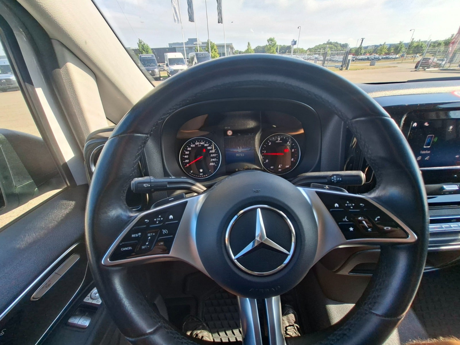Hvid Mercedes Vito 114 fra 2024