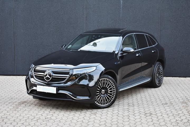 Sort Mercedes EQC400 fra 2023 set udefra