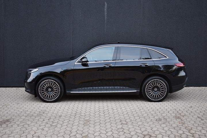 Sort Mercedes EQC400 fra 2023