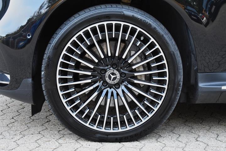 Sort Mercedes EQC400 fra 2023