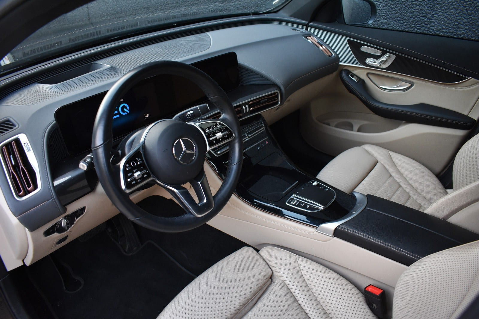 Sort Mercedes EQC400 fra 2023
