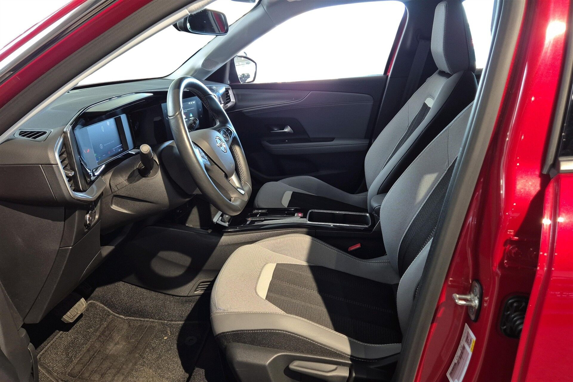 Rød Opel Mokka-e fra 2023