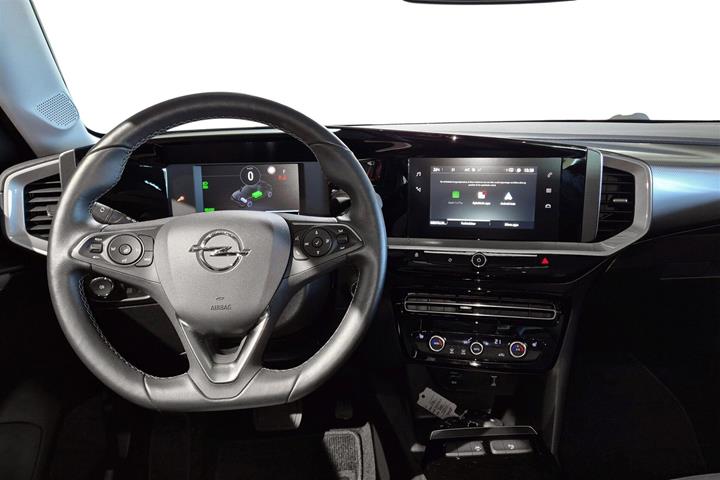 Rød Opel Mokka-e fra 2023