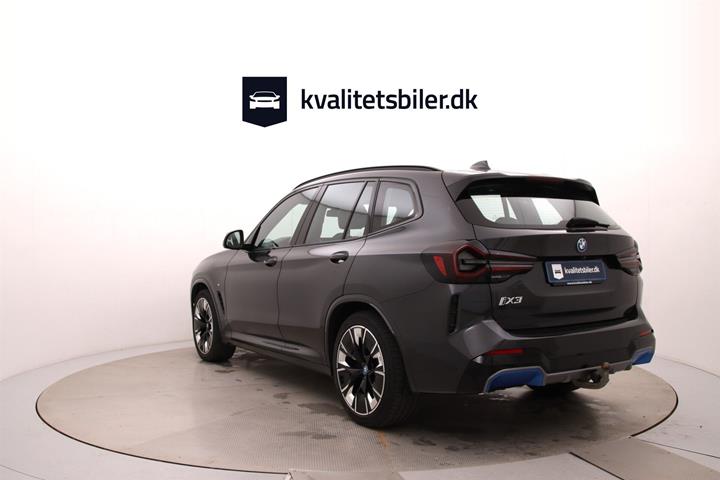 Grå BMW iX3 fra 2022