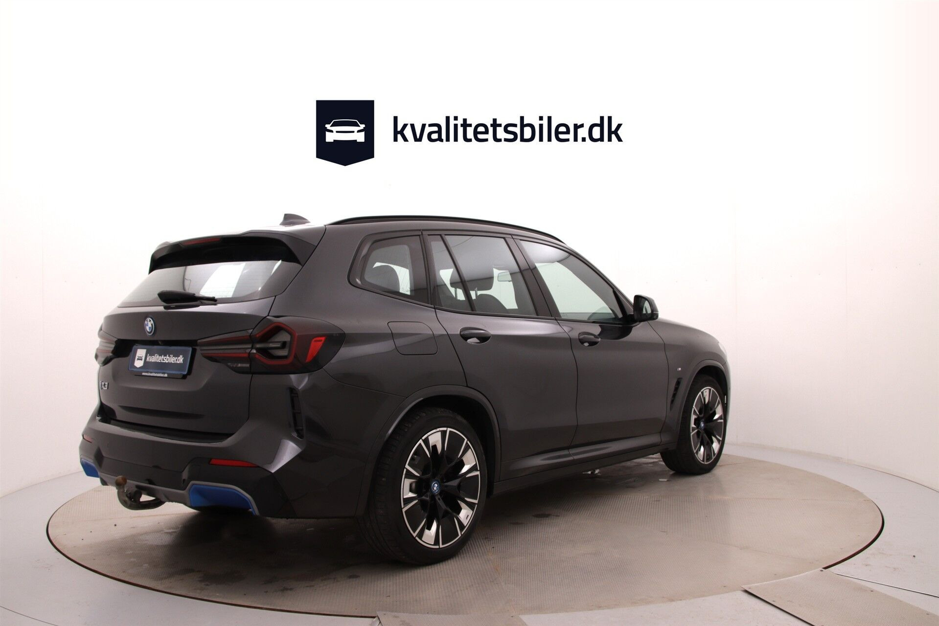 Grå BMW iX3 fra 2022