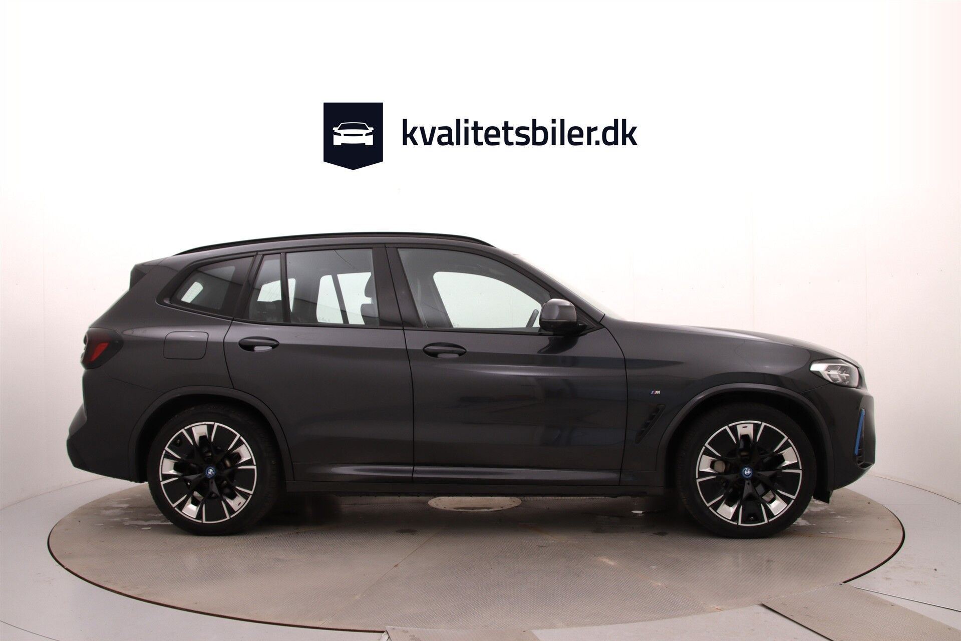 Grå BMW iX3 fra 2022