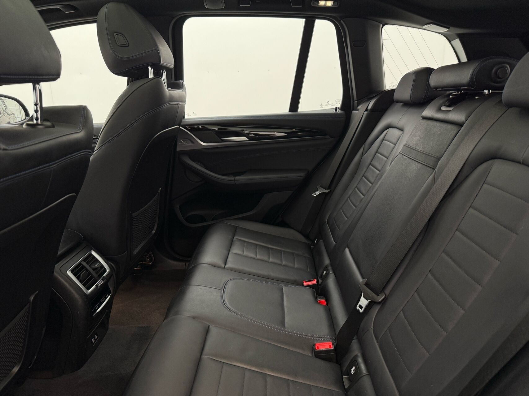 Grå BMW iX3 fra 2022