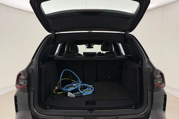 Grå BMW iX3 fra 2022