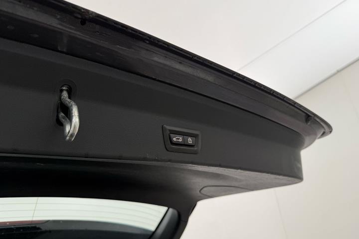 Grå BMW iX3 fra 2022
