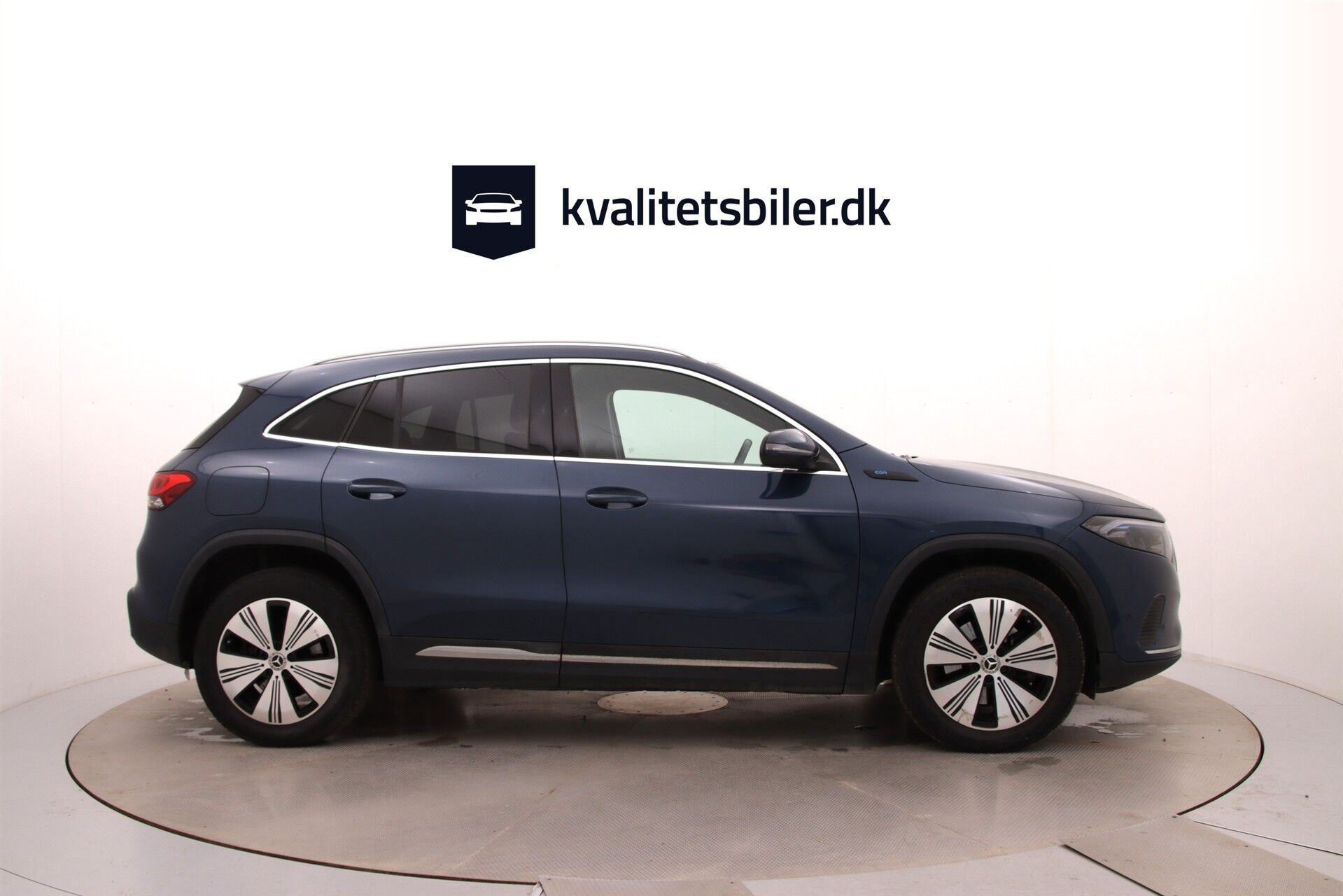 Blå Mercedes EQA250+ fra 2022