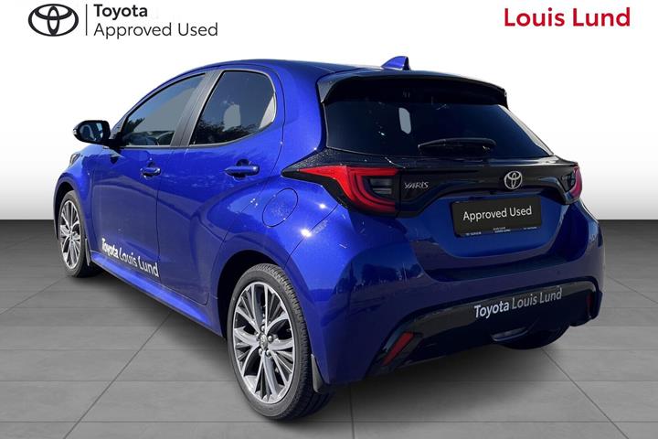 Blå Toyota Yaris fra 2024