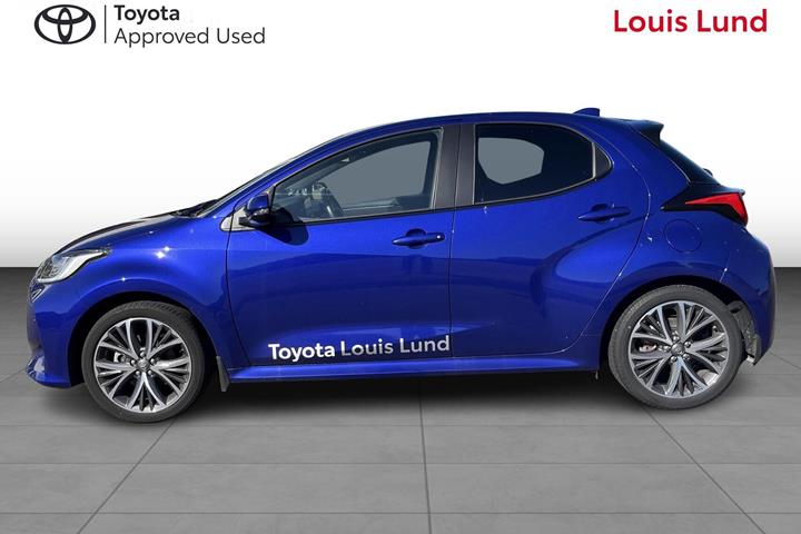 Blå Toyota Yaris fra 2024