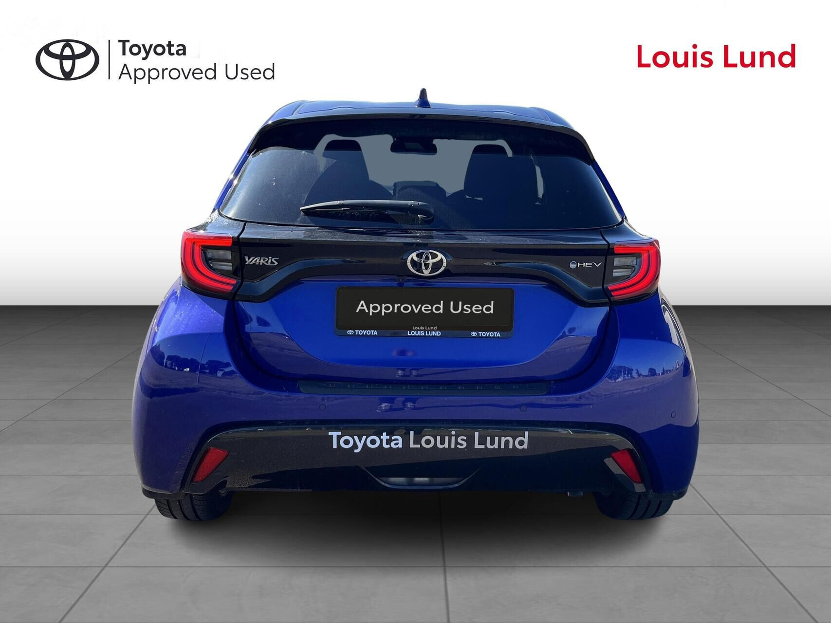Blå Toyota Yaris fra 2024