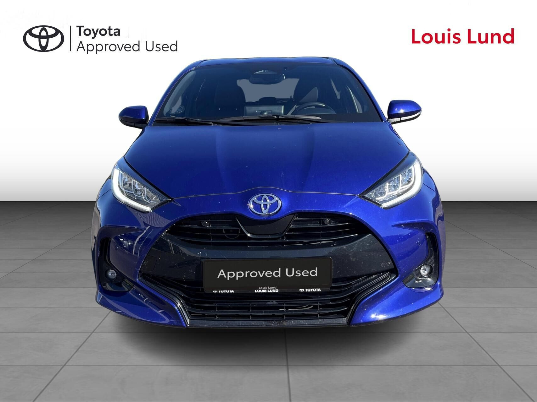 Blå Toyota Yaris fra 2024
