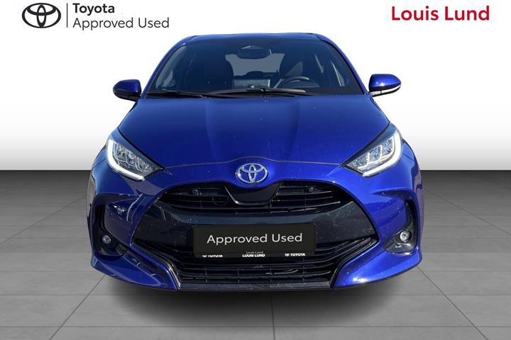 Blå Toyota Yaris fra 2024