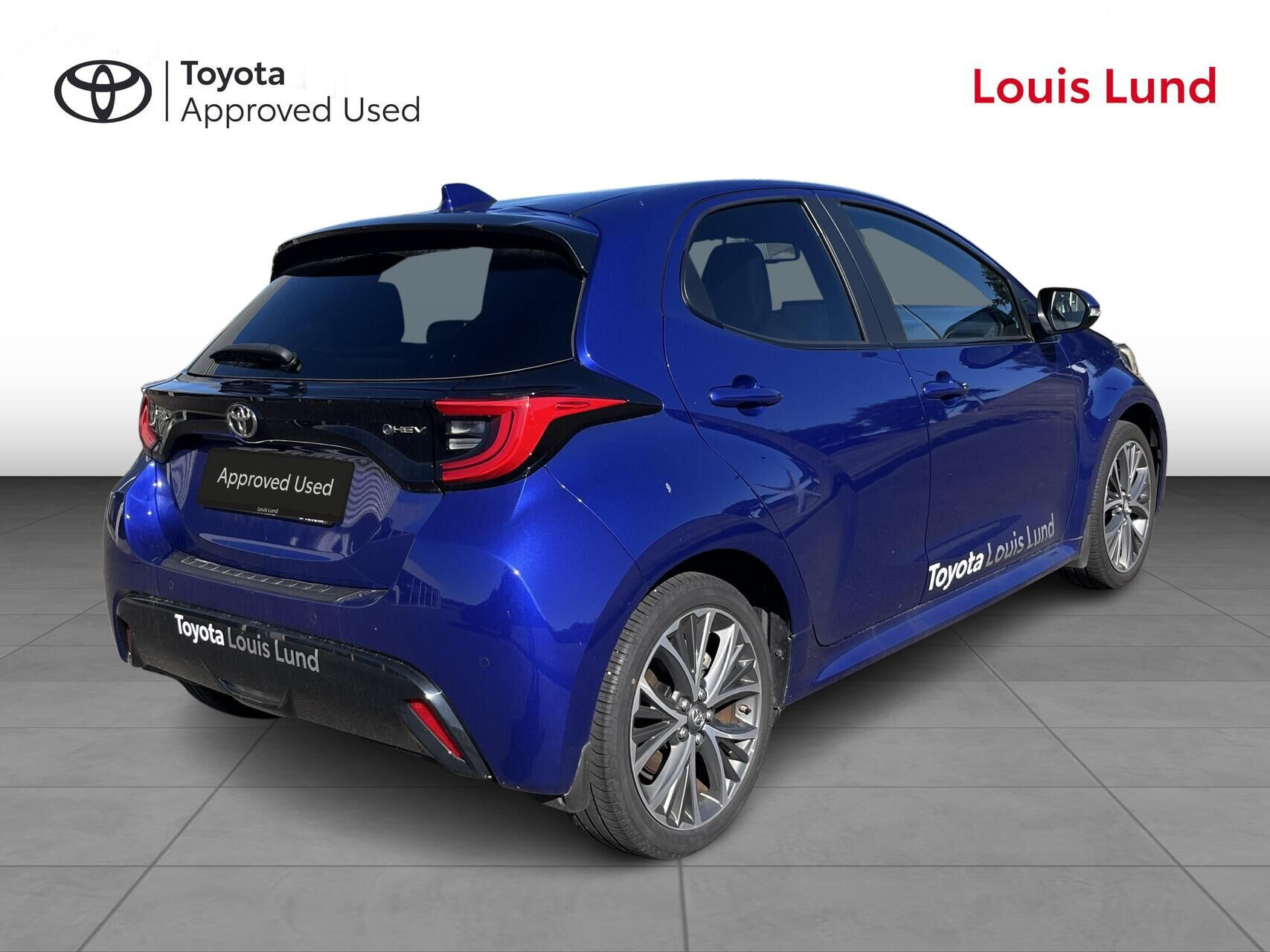 Blå Toyota Yaris fra 2024