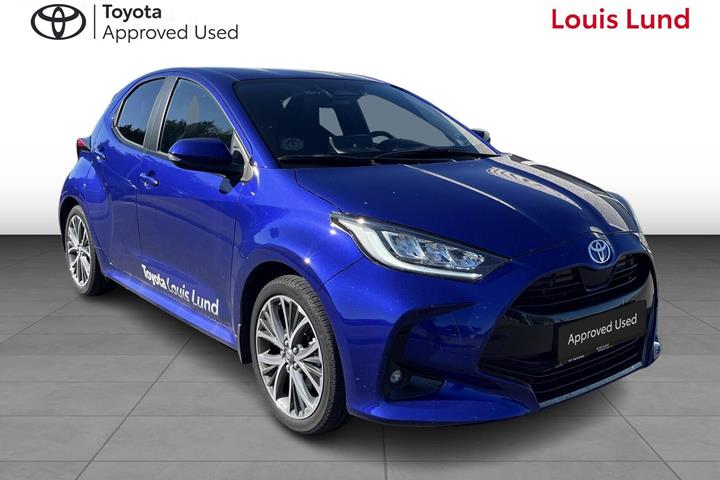 Blå Toyota Yaris fra 2024