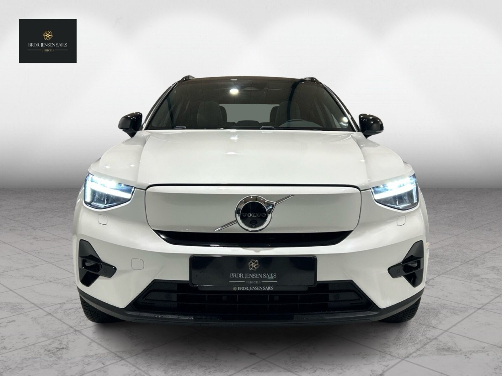 Hvid Volvo XC40 fra 2023