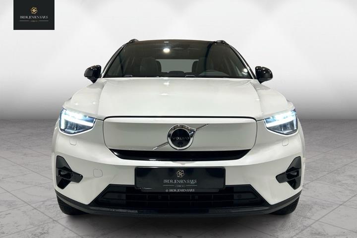Hvid Volvo XC40 fra 2023