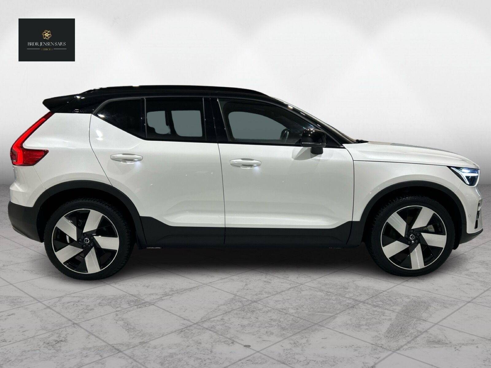 Hvid Volvo XC40 fra 2023