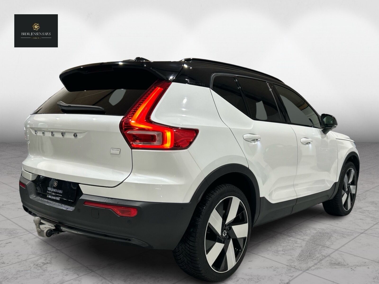 Hvid Volvo XC40 fra 2023