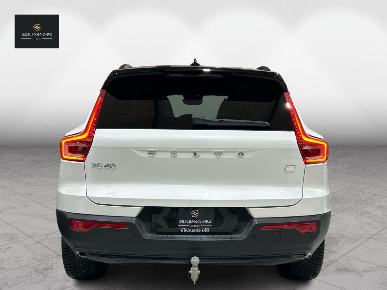 Hvid Volvo XC40 fra 2023