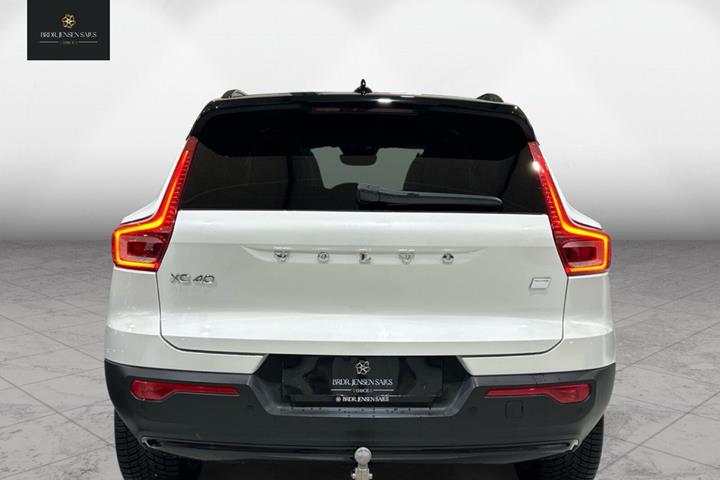 Hvid Volvo XC40 fra 2023