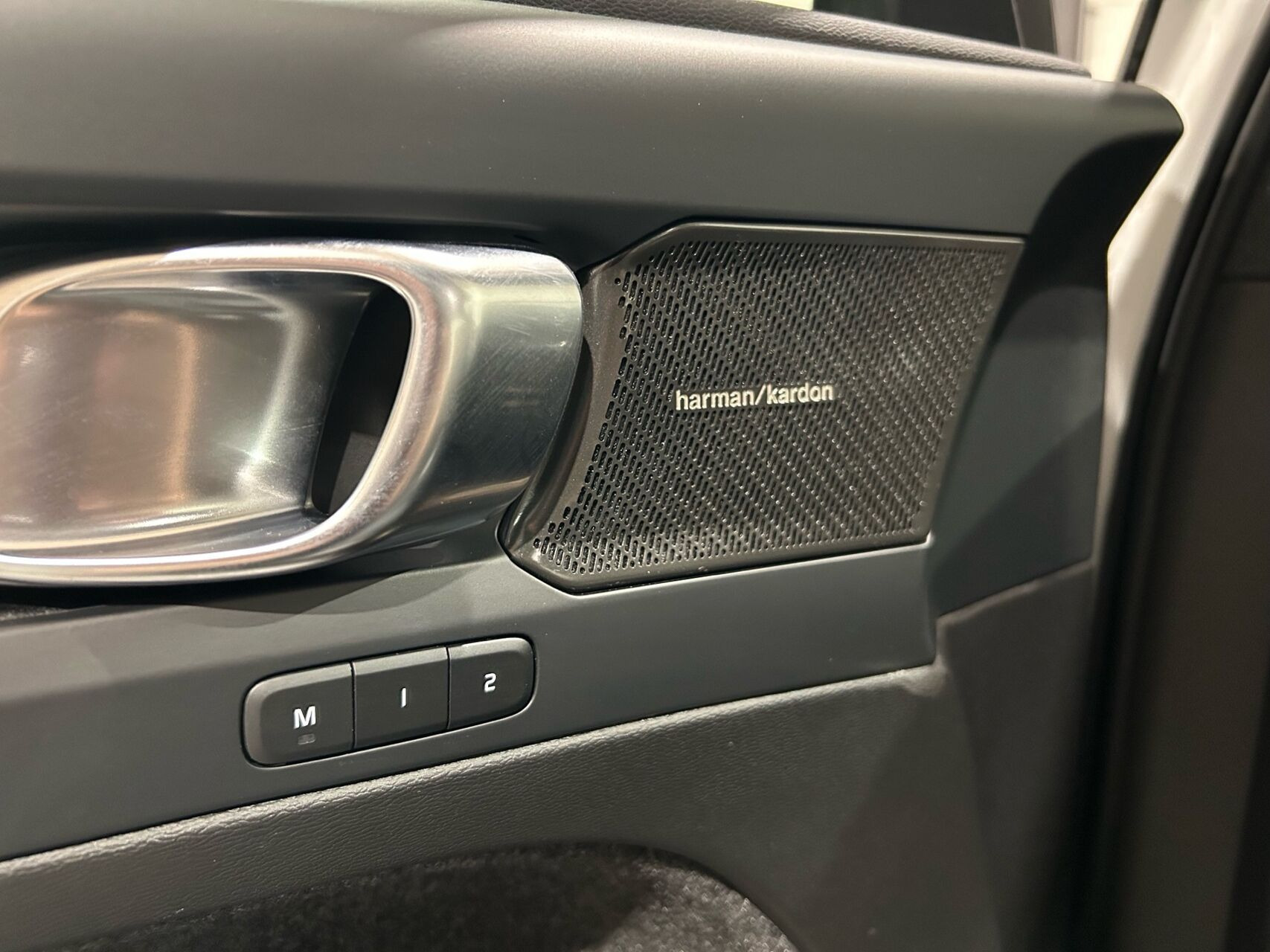 Hvid Volvo XC40 fra 2023